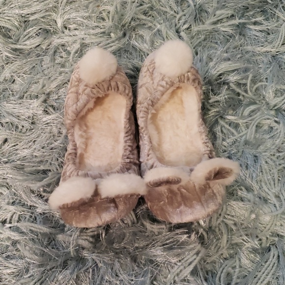 Shoes - ❤ 3/$20 Soft  Silver bunny slippers 🐇 med